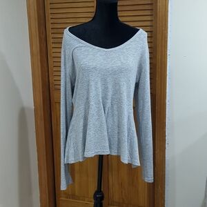 Gray long sleeve tshirt